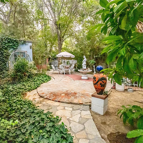 Side patio with Grecian urn