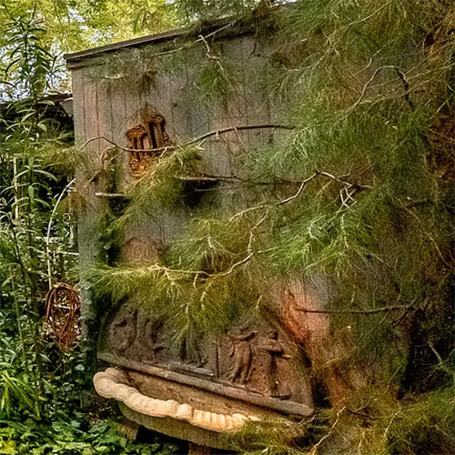 Side patio wall fountain